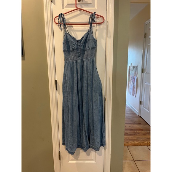 GAP Dresses & Skirts - GAP Women Light Wash Denim Smocked Midi Dress Tie Shoulder Blue Cotton XS
